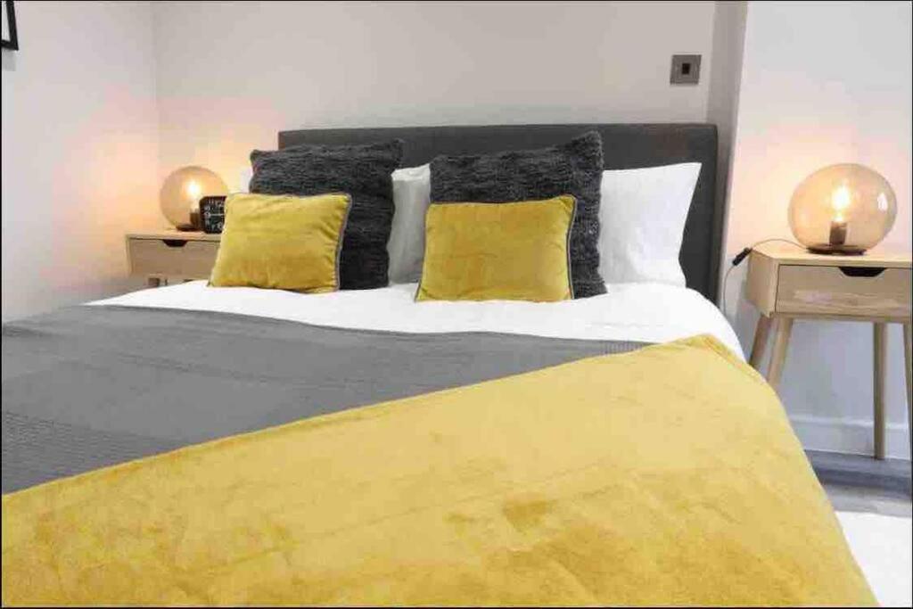 Entire Apartment / Nec / Resorts World / Birmingham Airport Sheldon  Esterno foto