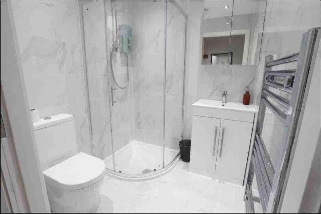 Entire Apartment / Nec / Resorts World / Birmingham Airport Sheldon  Esterno foto