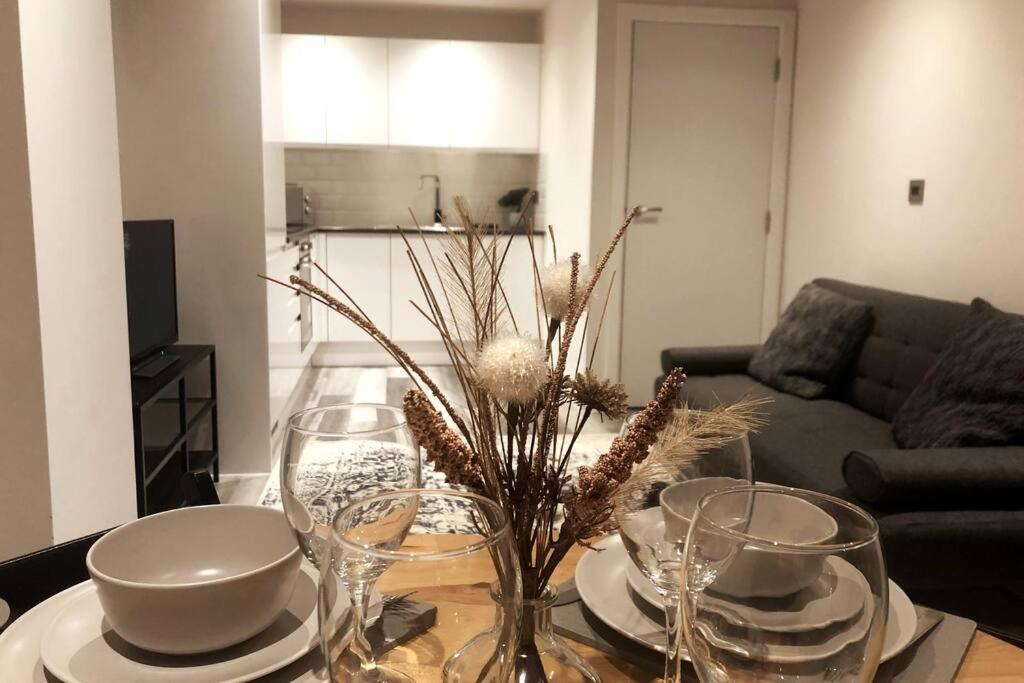 Entire Apartment / Nec / Resorts World / Birmingham Airport Sheldon  Esterno foto